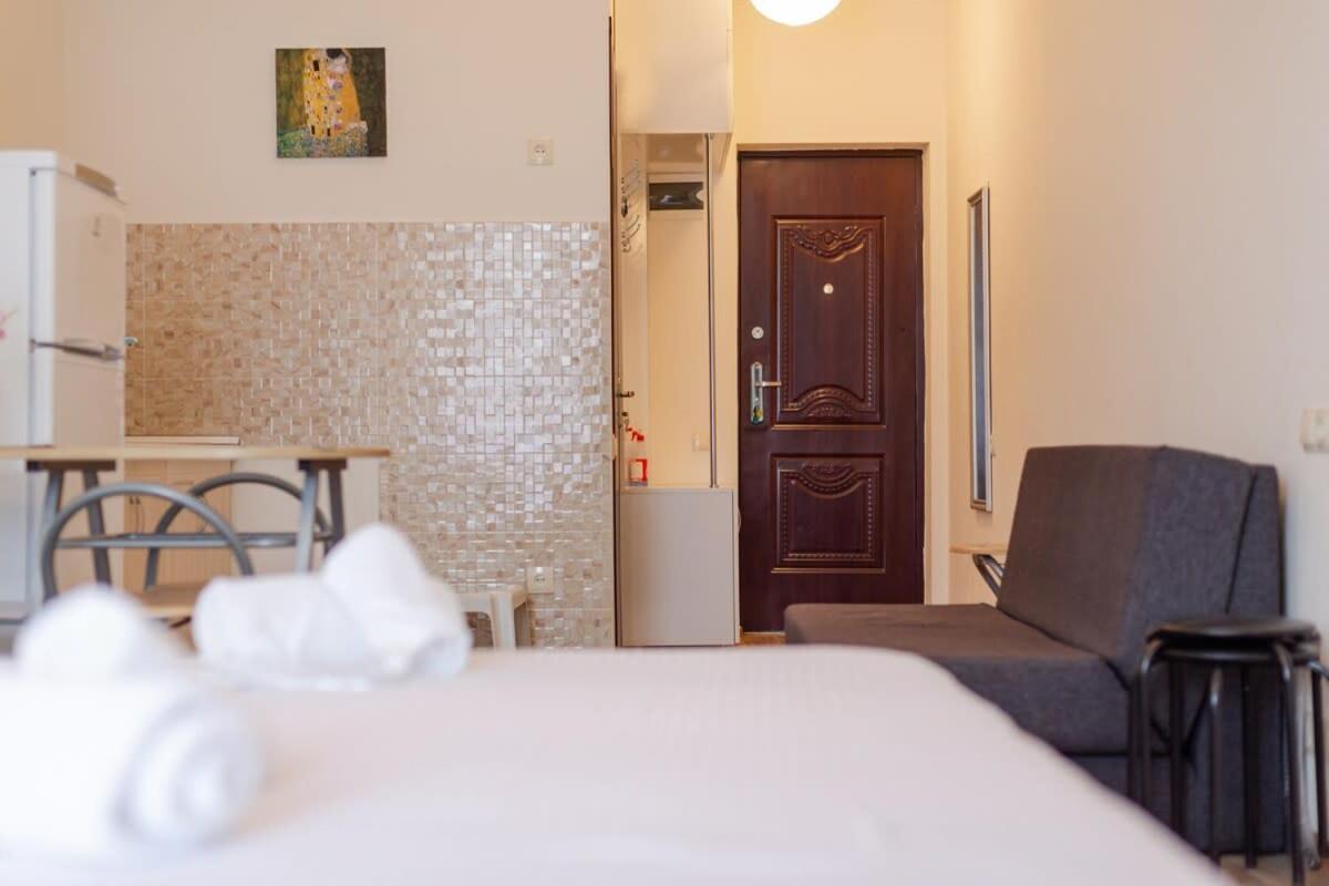 Cozy Studio Apartment In The Heart Of Batum Екстер'єр фото